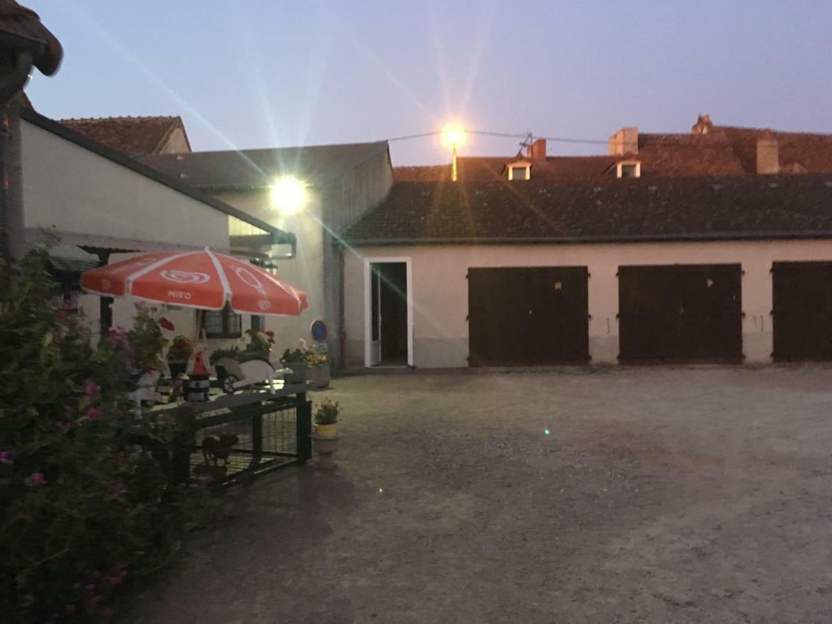 Charmant T2 Rdc Dans Residence Avec Parc Arbore Saint-Pierre-le-Moûtier Kültér fotó